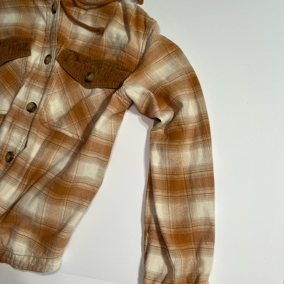 Women's Plaid Utility Jacket in Tan and Cream - Picture 5 of 12